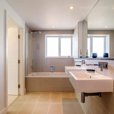 1 Ocean Gate In Newquay