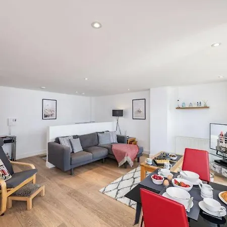 1 Ocean Gate In Newquay *